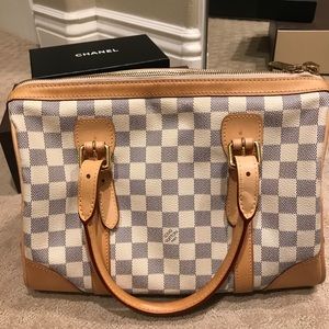 ❌SOLD❌👜AUTHENTIC LOUIS VUITTON PURSE👜